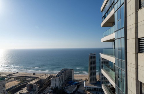 Bat Yam Apartment | Sea-side 4 BR Apt with Gym