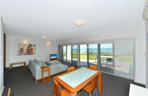 Mandurah House | Sea Side Villa 10.1