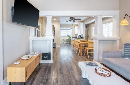 West Newport House | Sea Sight by AvantStay Walk to Newport Beach