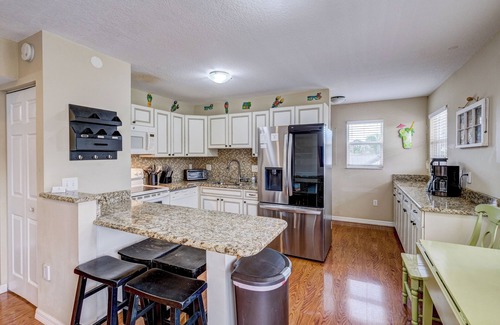 Bradenton Beach Villa | Sea Site Retreat Unit A! Great amenities nearby! Short walk to the beach!