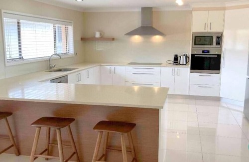 Caves Beach House | Sea Sounds - Ultimate beachhouse with views