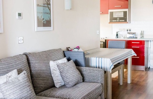 Westbourne Apartment | Sea Spirit- Short Walk to Alum Chine Beach