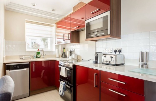 Westbourne Apartment | Sea Spirit- Short Walk to Alum Chine Beach
