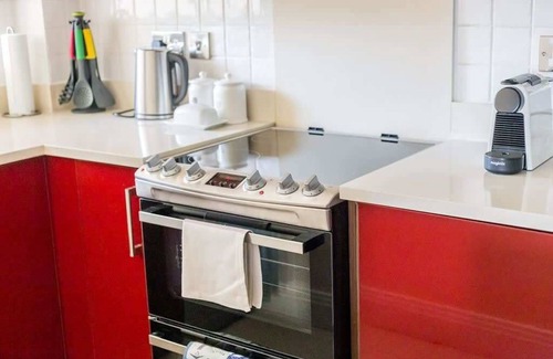 Westbourne Apartment | Sea Spirit- Short Walk to Alum Chine Beach