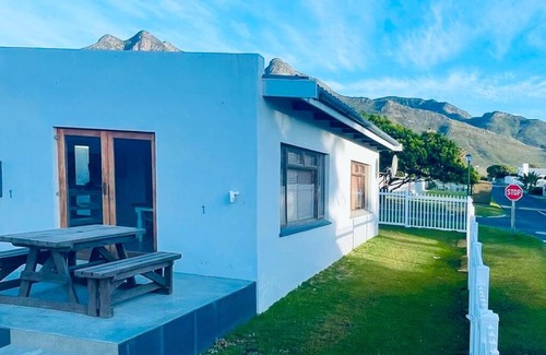 Kleinmond House | Sea Studio with lovely view,Netflix +solar lights