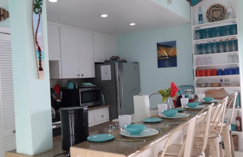 Rainbow Bay Cottage | Sea Turtle Cottage "A place to get out of your shell!"