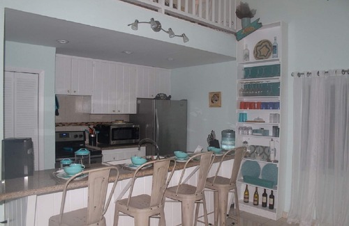 Rainbow Bay Cottage | Sea Turtle Cottage "A place to get out of your shell!"