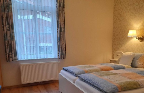 Bensersiel Cottage | Sea urchin (double room) - Gästehaus Fischerhus