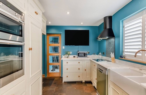 Pagham Cottage | Sea Urchins - UK48896