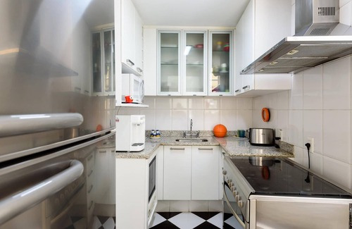 Leblon Apartment | Sea View 1 Minute From Leblon Beach Gu301