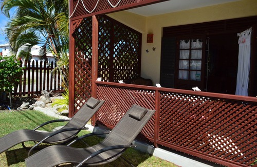 Silver Sands Apartment | Sea-view Apartment - A unique Ocean view and garden!