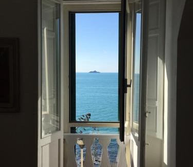 Piombino Apartment | Sea view apartment, 3 bedrooms, large living room