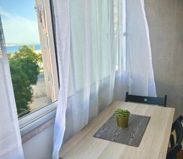 Paco De Arcos Apartment | Sea view apartment & 4 minutes walk to the beach