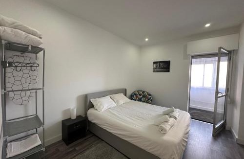 Paco De Arcos Apartment | Sea view apartment & 4 minutes walk to the beach