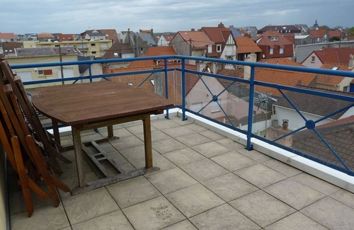 Merlimont-Plage Apartment | Sea-View Apartment with 2 Balconies & Terrace