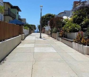 The Strand House | Sea View, Flower Garden, AC, WD, Renovated