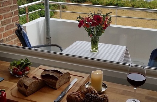 Wyk auf Foehr Apartment | Sea view, freshly renovated, sun balcony, right by the sea and close to town, WiFi