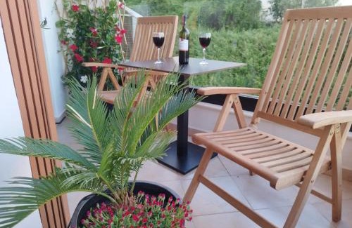 Shkembi i Kavajes Apartment | Sea View Garden Spot