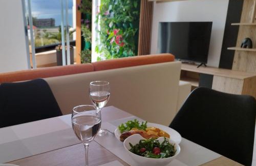 Shkembi i Kavajes Apartment | Sea View Garden Spot