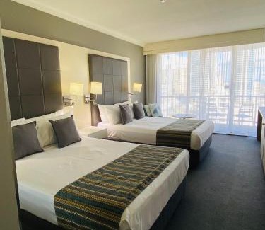 Surfers Paradise Hotel | Sea View Hotel Room Heart of Surfers Paradise