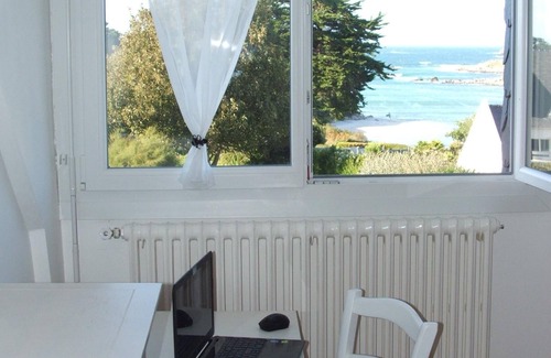 Landunvez House | Sea view, PENFOUL Beach 100 metres away - 80 metres from the coastal path, wifi