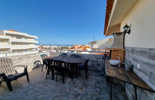Correeira Apartment | Sea view Penthouse 10 min walking Albufeira old town and Beach Pescadores
