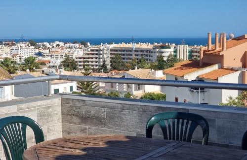 Correeira Apartment | Sea view Penthouse 10 min walking Albufeira old town and Beach Pescadores