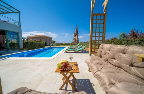Kaligata Villa | Sea view Private Pool 2-bedroom Luxury villa Cleo with Spa bath near the beach.