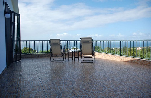 Los Cerros Apartment | Sea-view room in quiet residence, pool/WiFi/cable TV/parking