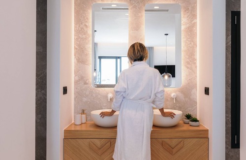 Plaka House | Sea View Suite with Outdoor Jacuzzi - Milestones Naxos Hotel