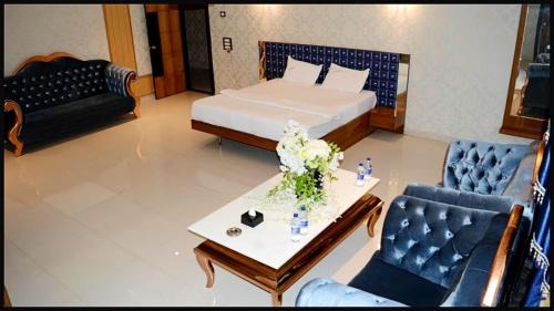 Mathura House | SEA VIEW & SWIMMING POOL HOTEL SGHR ! PURi Air-Conditioned Rooms with Balconies, Restaurant, LIFT & Free Wi-Fi - Best Hotel In Puri