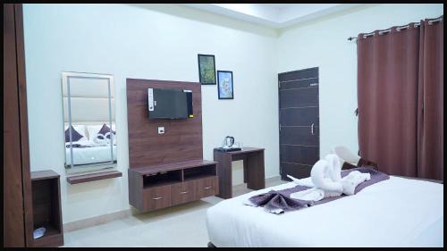 Mathura House | SEA VIEW & SWIMMING POOL HOTEL SGHR ! PURi Air-Conditioned Rooms with Balconies, Restaurant, LIFT & Free Wi-Fi - Best Hotel In Puri