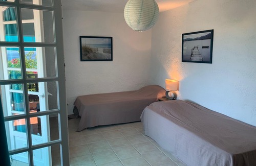 Residences du Golfe de Lava Apartment | Sea view villa 130 meters from the beach !