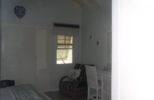 Bottom Bay House | Sea view with pool. Beautifully decorated throughout