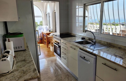 Coveta Fuma Ski Chalet | Sea views, air-co. WIFI, small pool.