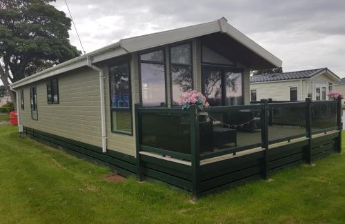 Prestonpans House | Sea views, fabulous modern lodge