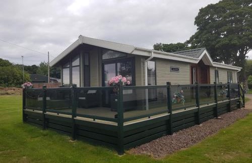 Prestonpans House | Sea views, fabulous modern lodge