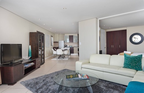 Lagoon Beach Apartment | Sea Views - Lagoon Beach