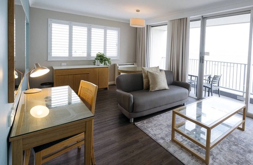Main Beach Hotel | Sea World Resort