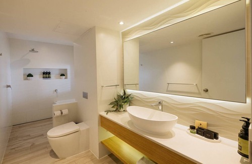 Main Beach Hotel | Sea World Resort
