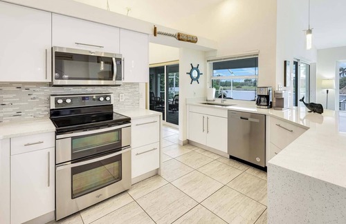 Trafalgar Villa | SEABIM Villa TERAMARO - prime location* wifi* seabim.com