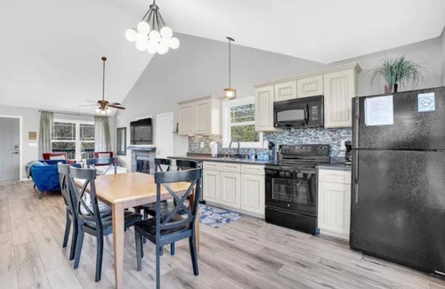 Taylorsville House | Seabiscuit Cottage 5 - Hot Tub - Near KY Bourbon Trail