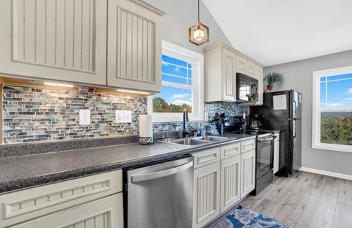 Taylorsville House | Seabiscuit Cottage 5 - Hot Tub - Near KY Bourbon Trail