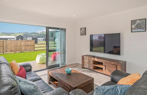 Cooks Beach House | Seabliss - Cooks Beach Holiday Home