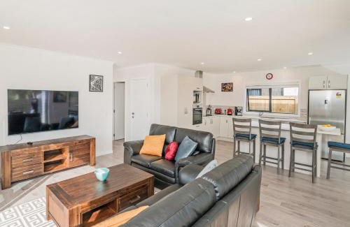 Cooks Beach House | Seabliss - Cooks Beach Holiday Home