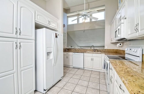 Leucadia House | Seabluffe Gated, Beach-Front community! Lovely townhome sleeps 7. Walk to Beach!
