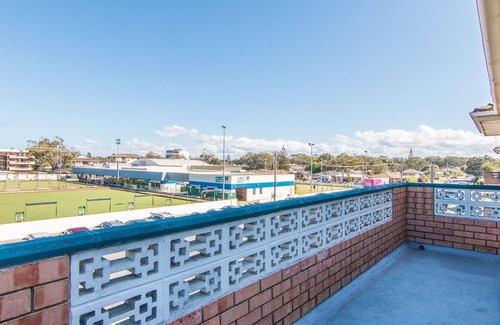 Tuncurry Apartment | Seabreeze 4 - Opposite Tuncurry Bowling Club!