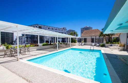 Three Anchor Bay Apartment | Seabreeze Apartment