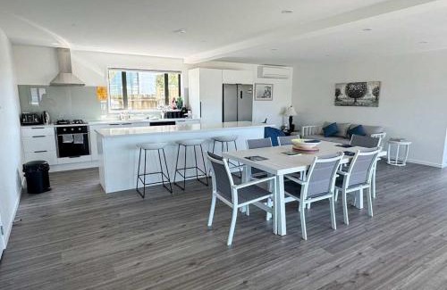 Army Bay Apartment | Seabreeze Army Bay