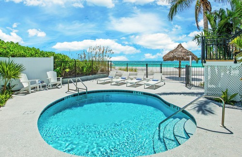 Bradenton Beach Apartment | Seabreeze at Anna Maria Island Inn